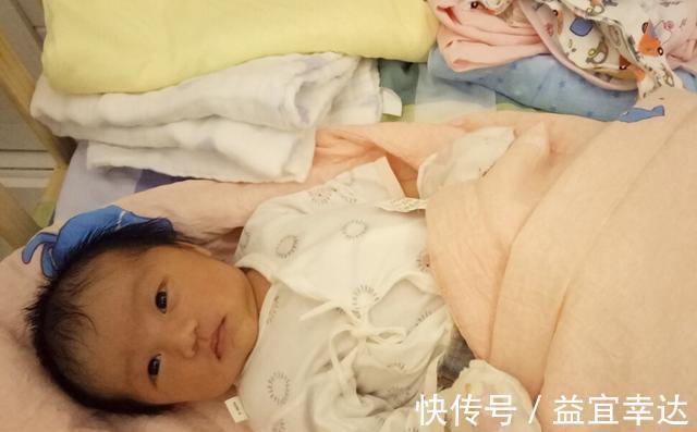 睡眠时间|经常被抱的孩子，和经常躺着的孩子谁更健康？医生：两者差距明显