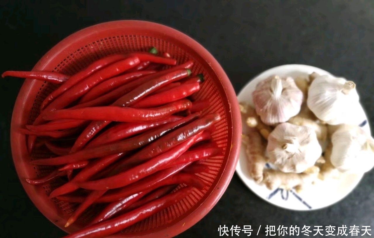 超香剁椒酱是怎么做的,切碎加盐就能做好?没你想的那么简单