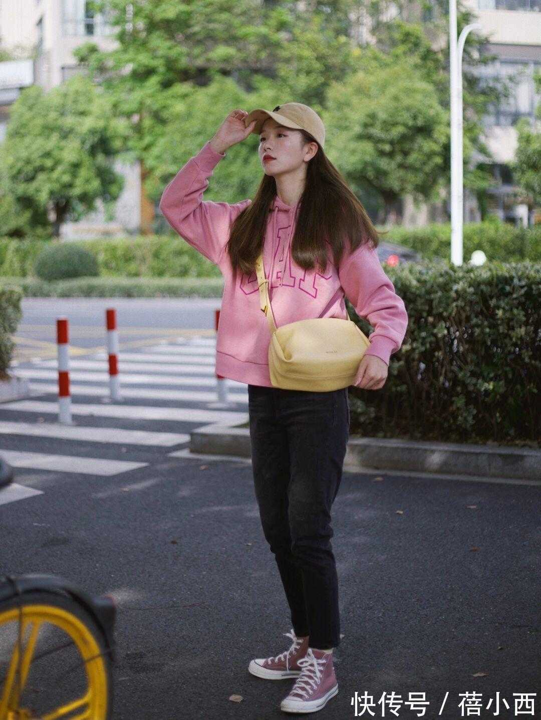 百搭 早春卫衣搭配指南:买这4种流行颜色就够了,百搭显白又不挑身材