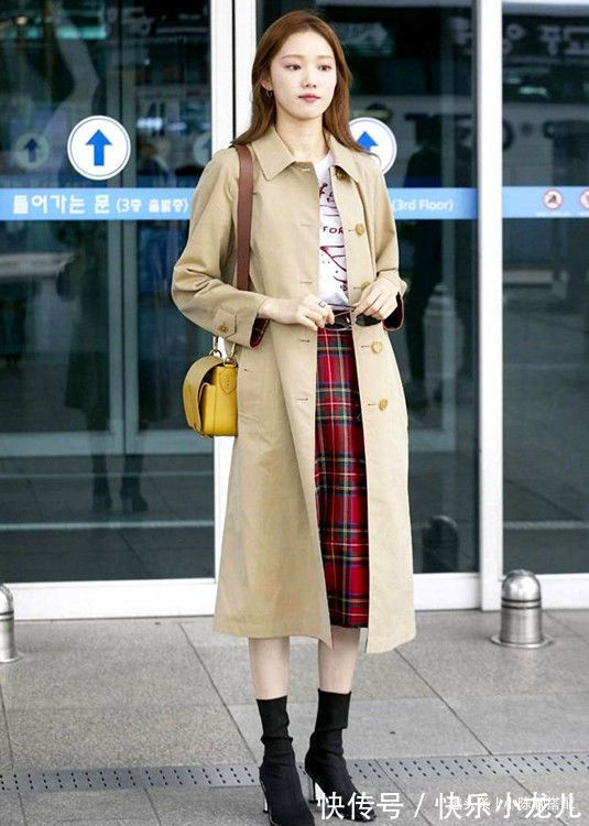 女人|想让整个秋季时髦起来,风衣穿法得有新点子,这样才能更时尚