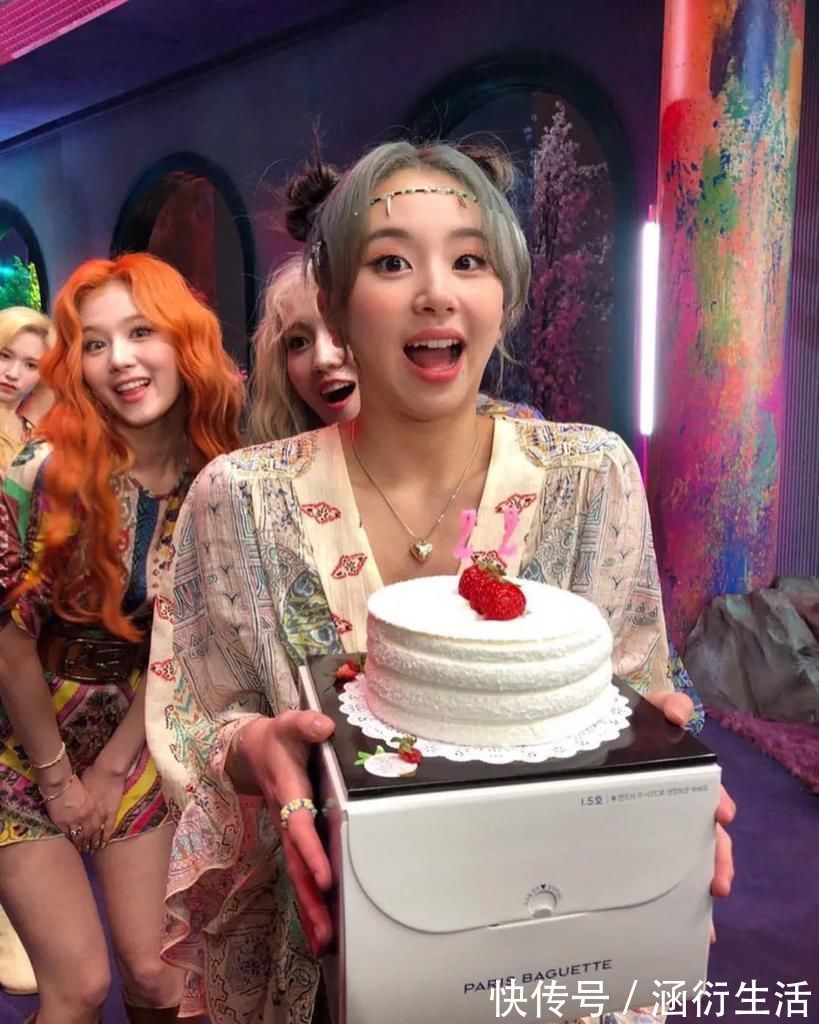 秃头|“爆顶染”赵小棠一夜吸赞十几万!丑哭亿万网友的秃头发型,怎么就火了?