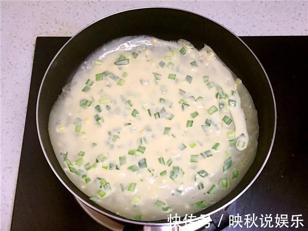 面糊|鸡蛋和韭菜也可以做早餐饼这样做鸡蛋饼，每天当早饭都不会腻！