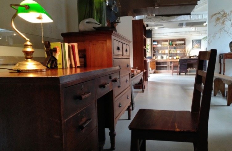 桌面|八九十年代的家里,桌子上为什么喜欢放一块大玻璃?