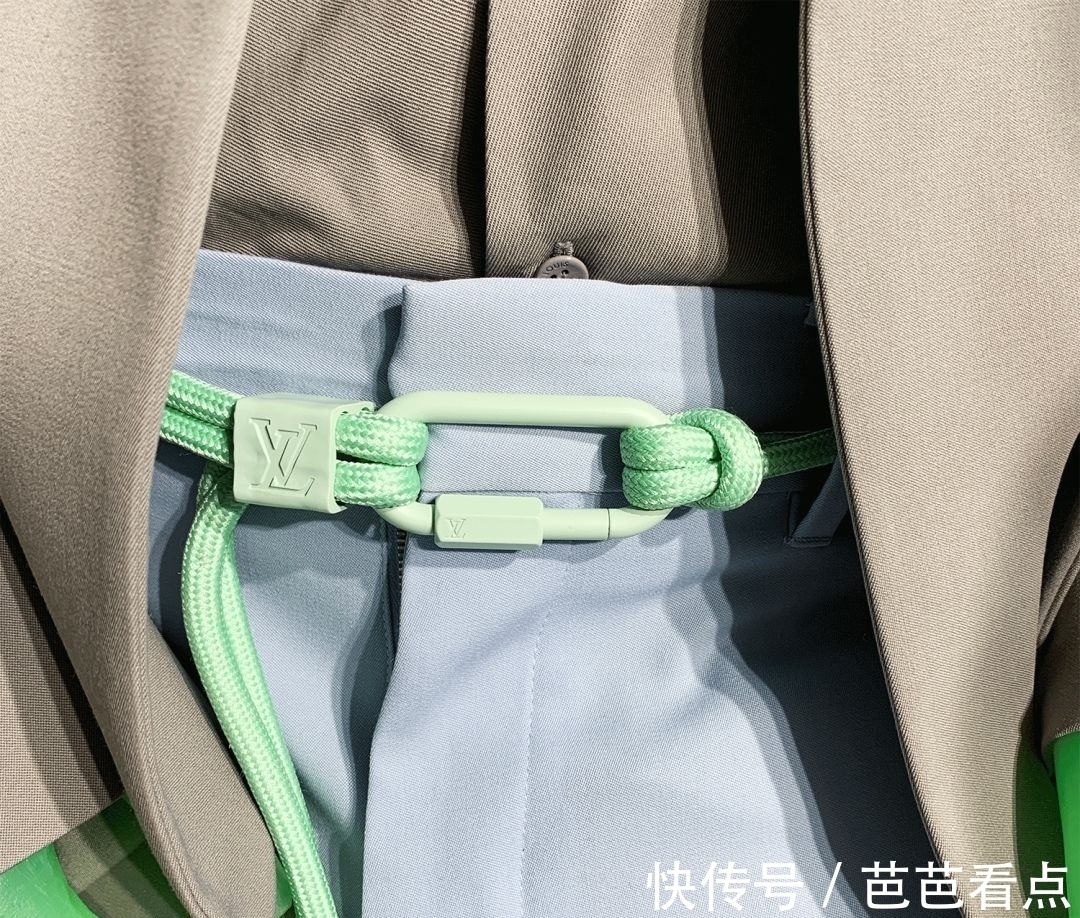 virgil|小时候玩的换装贴纸、QQ秀,竟成了现在最时髦的玩意