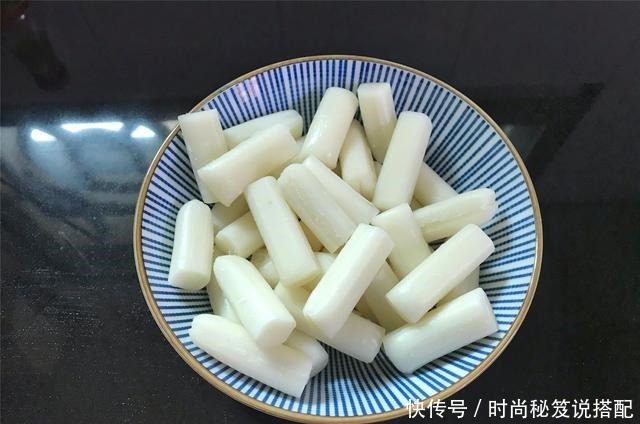 炒年糕|家常炒年糕,炒前多加一步,年糕软糯Q弹,入味好吃还不粘锅