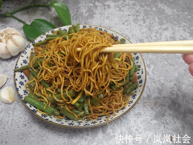 豇豆角|这才是豆角面条的正宗做法,不煮不炒,有肉有菜,比焖面好吃多了