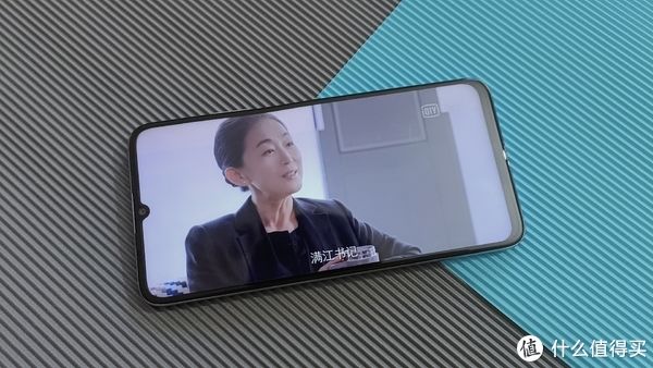 像素|荣耀X30 Max首发测评：新一代巨屏手机，大屏大观感