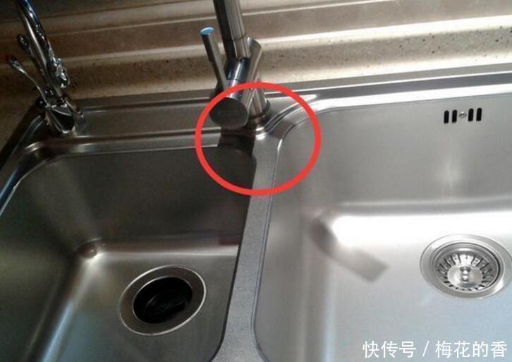 九成人洗衣机排水管直接插地漏,太傻!瞧下图怎么弄,现在学不晚