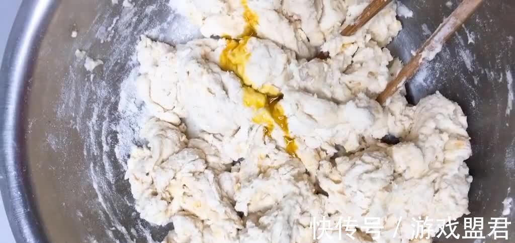 香酥小油条的做法,面团低温长时间发酵是重点,香甜起酥超级诱人