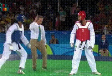 |搞笑GIF:说出来你可能不信 我今天被一个小女孩骗了