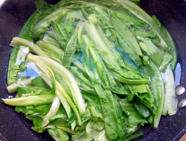 脆爽|清炒油麦菜，不可直接下锅炒，大厨说多加1个步骤，脆爽不发黄