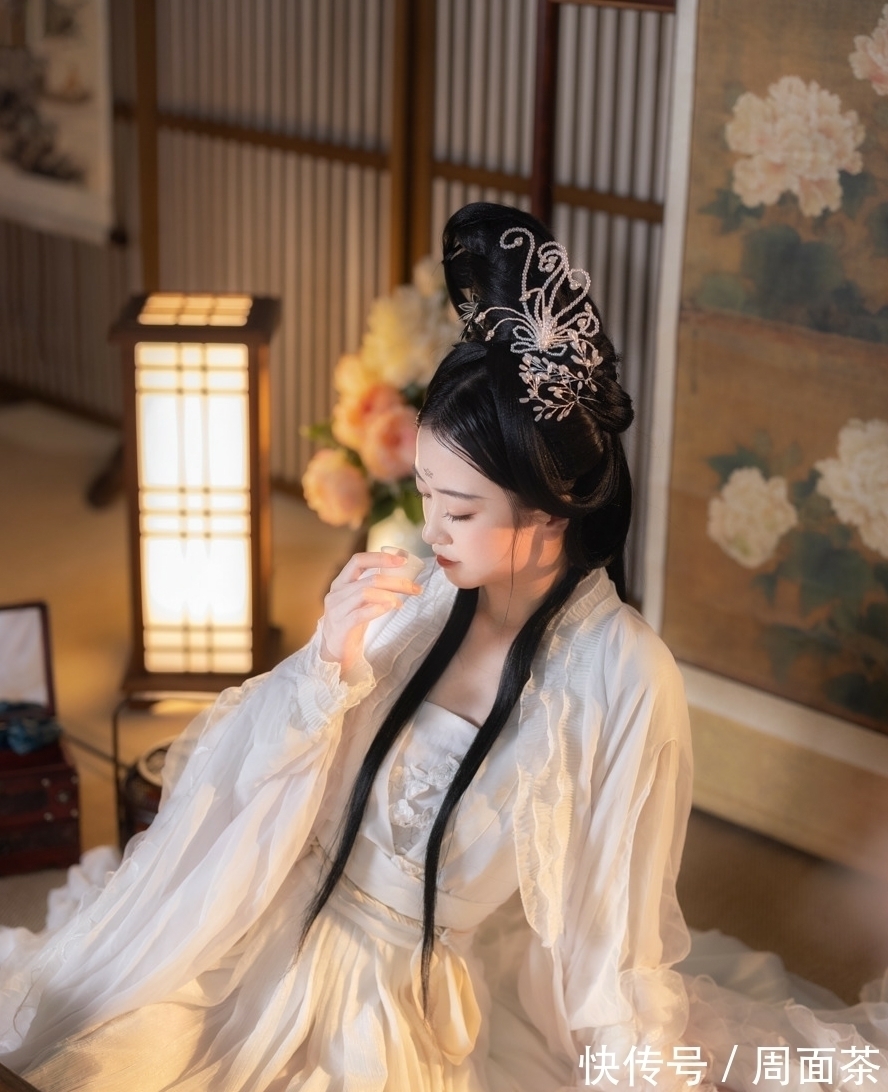 惊涛#七言格律:晓近纱窗听鸟语,暮凭石槛过松涛