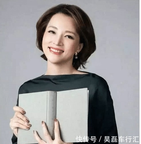 央视|董卿高调回归央视!开口吊打同台谢娜,网友：没读过书