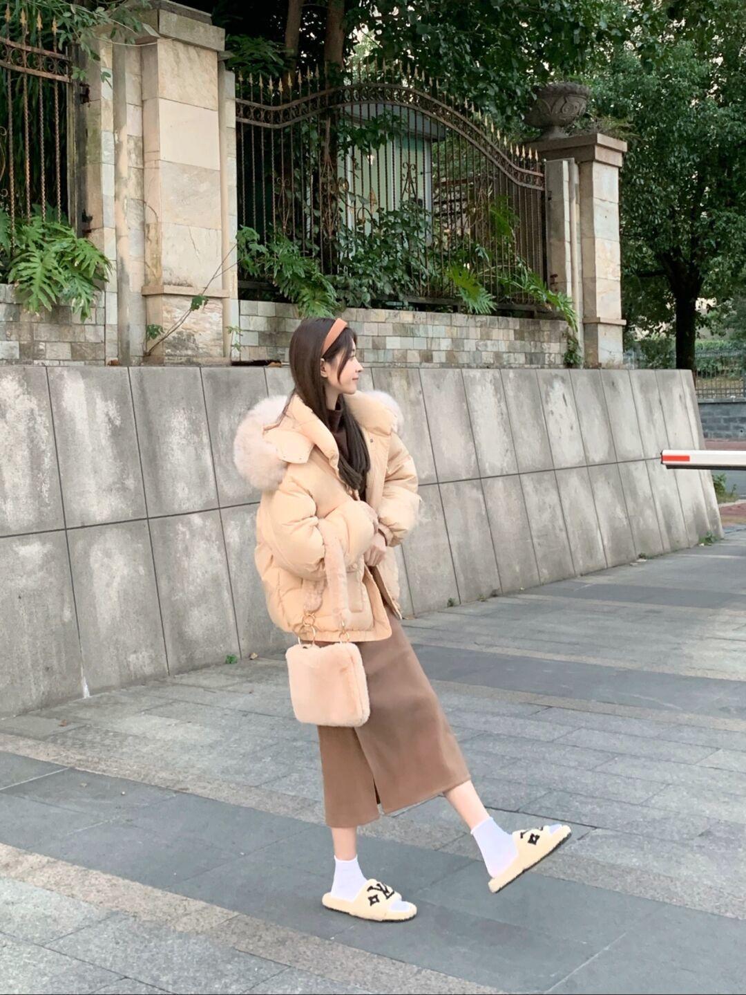 颜色|女人会穿才会更美,达人都喜欢这4款实用羽绒服,值得借鉴