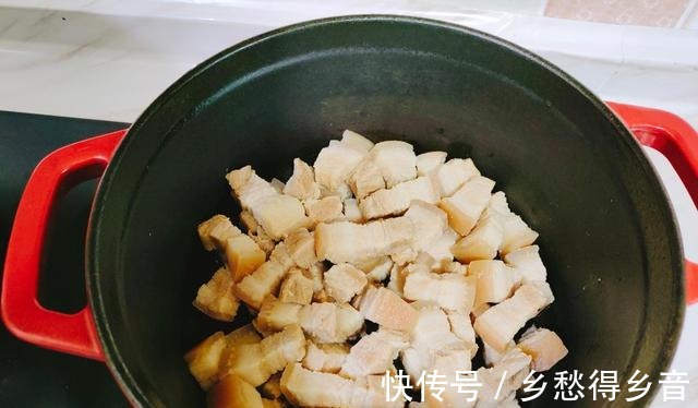 冬季营养午餐，一人食不将就，红烧肉配小青菜，好吃好做家常味美！