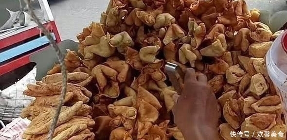 下岗大妈巧卖馄饨，十元一斤生意火爆，食客：比水煮的好吃