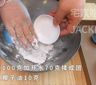 红糖糍粑，软糯香甜，外皮脆而不硬，糯叽叽的让人毫无抵抗力