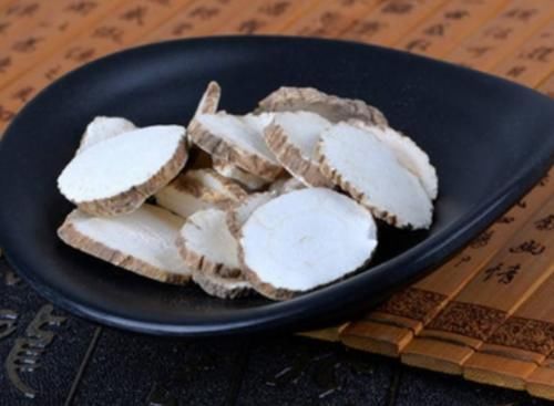 炖羊汤时,多加“红白黄”3色,羊汤清澈香浓,鲜甜可口,没膻味