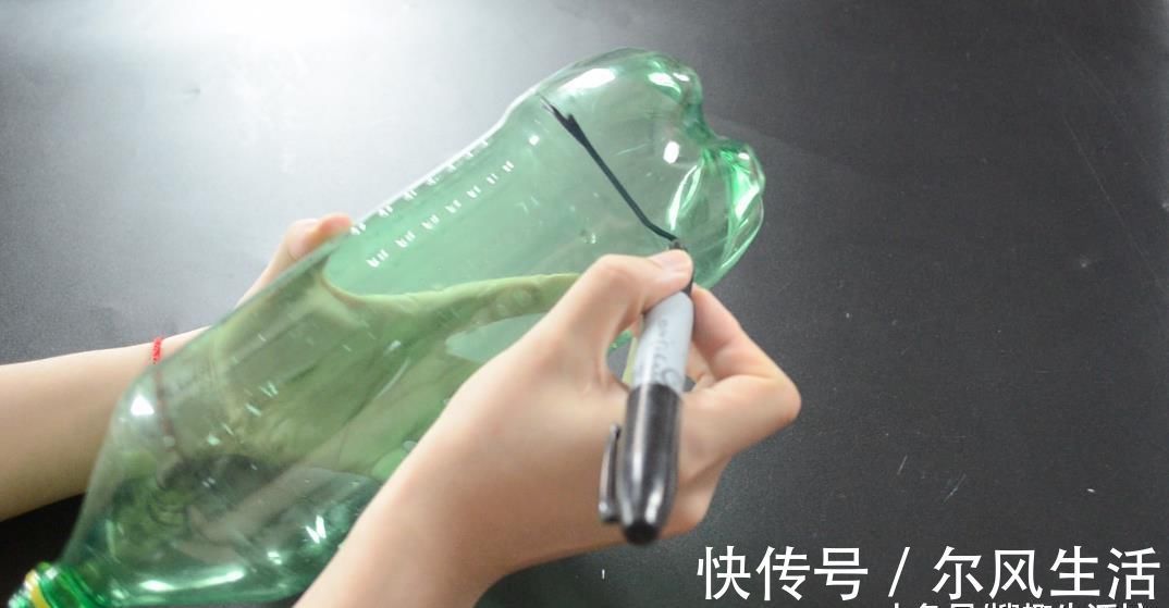 厨房里放一个塑料瓶, 家里一年都不用买垃圾袋, 看完赶紧去试试