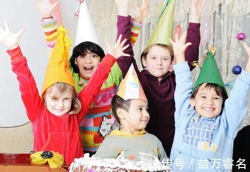 老师|5岁女儿幼儿园过生日,老师提醒要买双层蛋糕,宝妈:为什么?