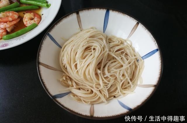  立秋后要多吃这面条，营养丰富，美味又简单！