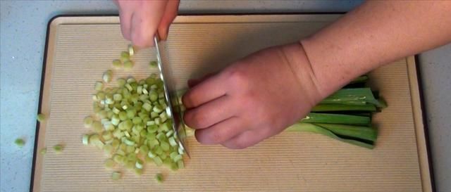 蒜苗炒鸡蛋,先炒蒜苗还是鸡蛋教你小技巧,味道鲜上鲜,太香了