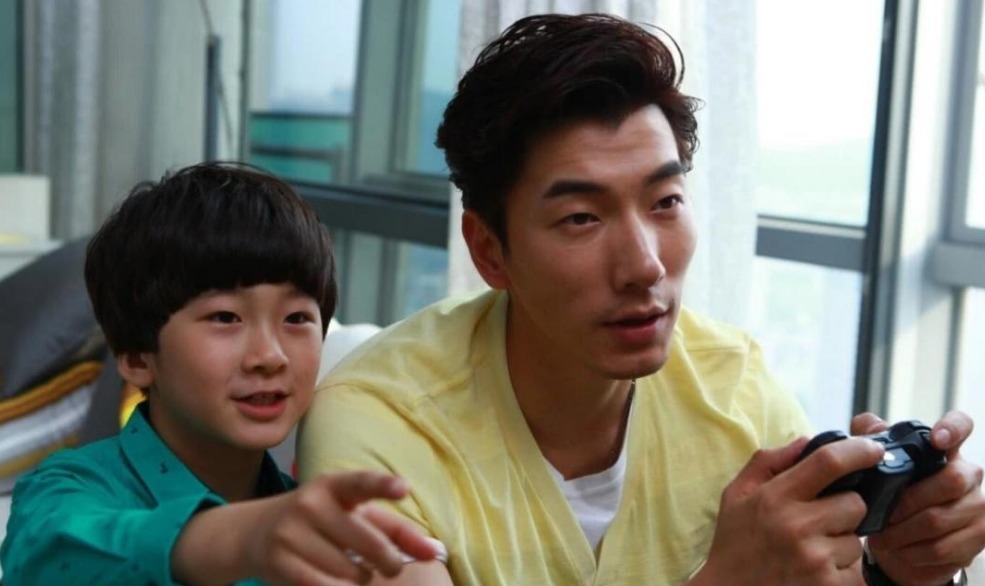 頒獎典禮|張亮的毀滅史:從“好爸爸”到“無人問津”,他哪步走錯了?