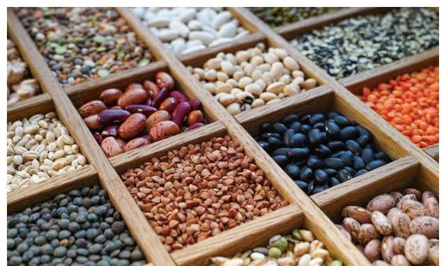 维生素|常失眠和缺乏维生素有关系?这2种维生素带着吃,有助于改善睡眠