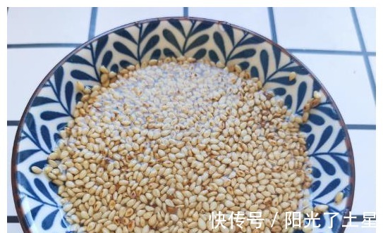 红烧|鸡翅还在红烧教你一招,不炸不炖也不炒,好吃到根本停不下来!