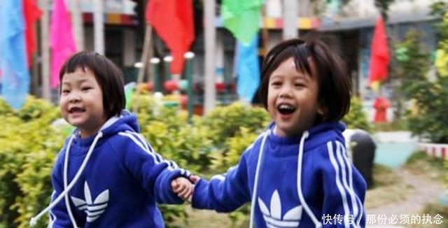 孩子|俩人是同龄发小,一个18岁生娃一个38岁生娃,多年后重逢境遇悬殊