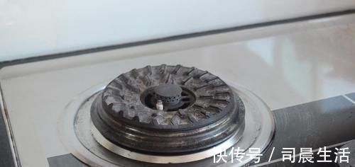 妙招|厨房灶台怎么洗干净？教你不用一滴水，轻松去除灶台油污，真管用