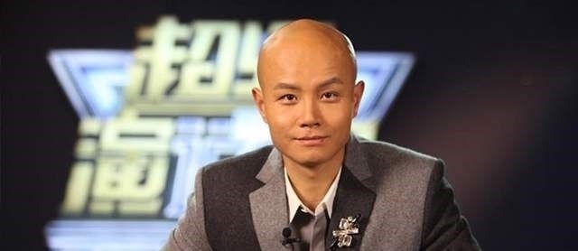 主持人樂(lè)嘉回應(yīng)強(qiáng)吻謝娜事件!曾因此事飽受爭(zhēng)議,現(xiàn)態(tài)度好大氣