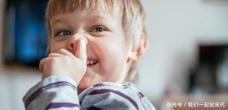 强制性|爱“挖鼻孔”的孩子,长大几乎逃不出这2种结局,父母要趁早知道