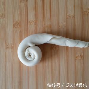  烫面油饼好吃又简单，你肯定喜欢，这里教你怎么做