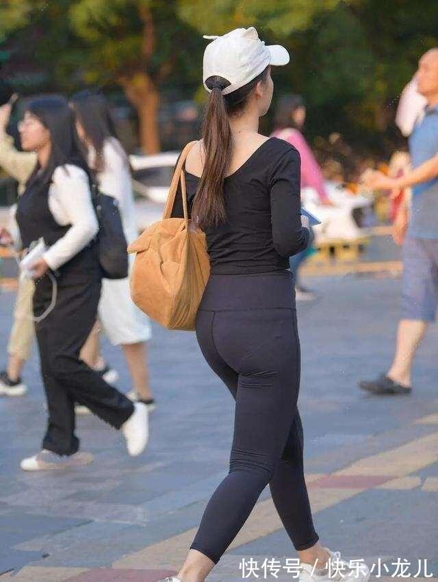 胸大 鲜艳色调的打底裤穿搭,着装就要选择时髦一点的,气质提升