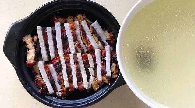 这碗香芋扣肉煲一出锅，满屋香味太馋人