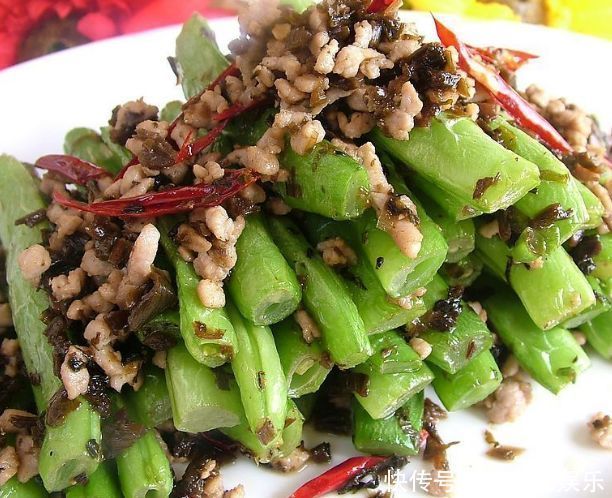 人到中年想长寿,可以坚持吃3种食物,补充营养,滋补身体