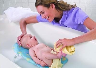 喂奶|照顾新生宝宝,老人容易掉入几个陷阱,爸妈及时阻止以免害了孩子