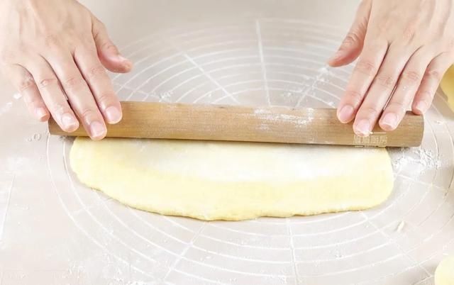 玉米这样做,比面包还好吃,不用烤箱,锅里蒸一蒸就搞定