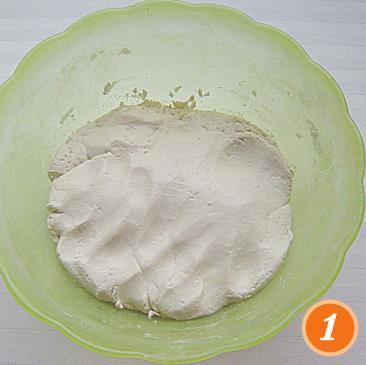 用料少，步骤简单，这样做的糯米饼，柔软香甜，放凉了也不会硬