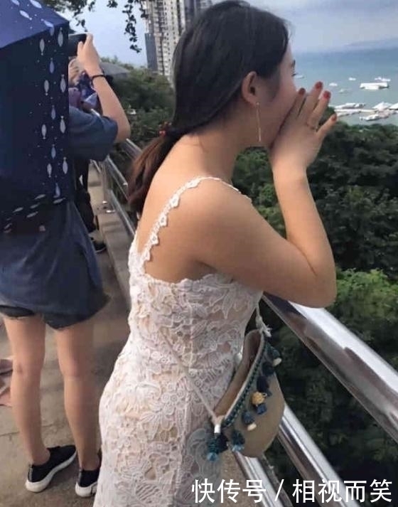 明人 微胖女神穿镂空连衣裙,吸睛无数,网友明人不说暗话,做我女友