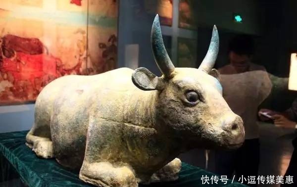  早就|考古专家探寻西夏王陵，盗墓贼早就掏空，留下一物，成稀世珍宝