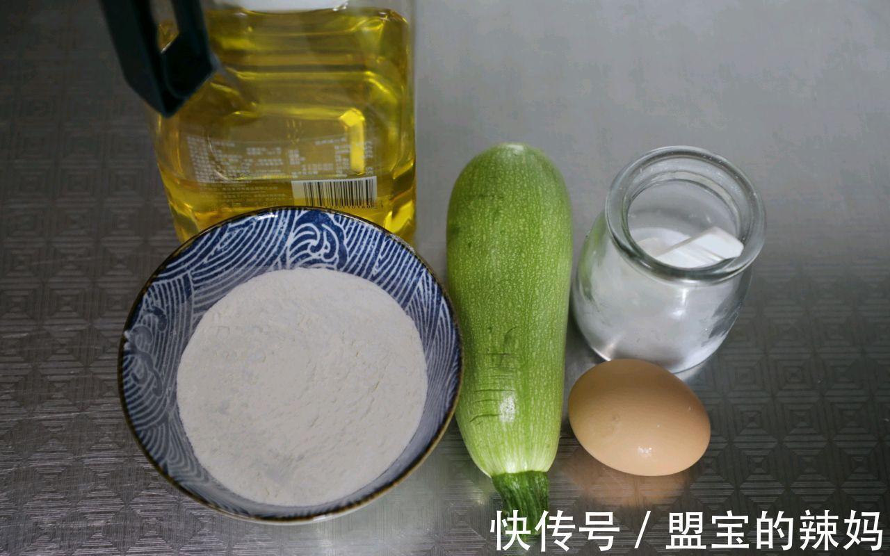 早餐|早起10分钟，给家人做茭瓜鸡蛋饼，鲜嫩可口，卫生还省钱