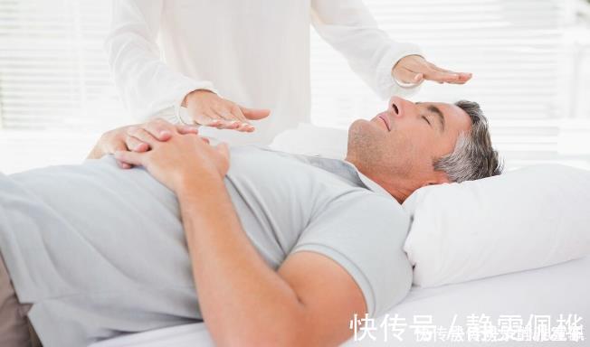 韧带|落枕或是颈椎病变？很多“颈椎病”是自己造成的，留意5个姿势