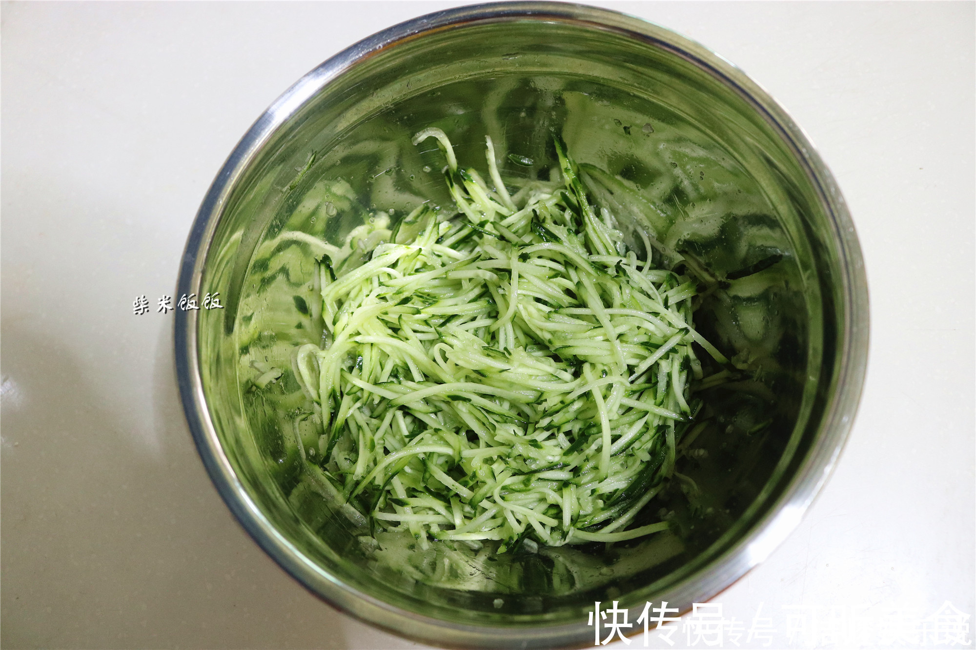 都说这馅的饺子好吃,我也赶紧试试,果然比肉饺子还香