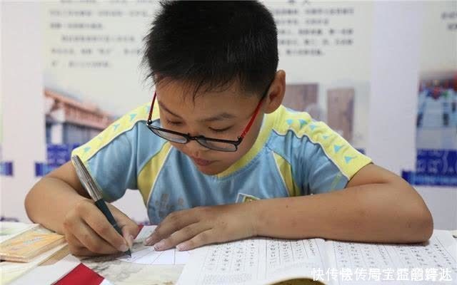 孩子|孩子学习很用功,成绩却始终不好,家长要警惕孩子“毛毛虫效应”