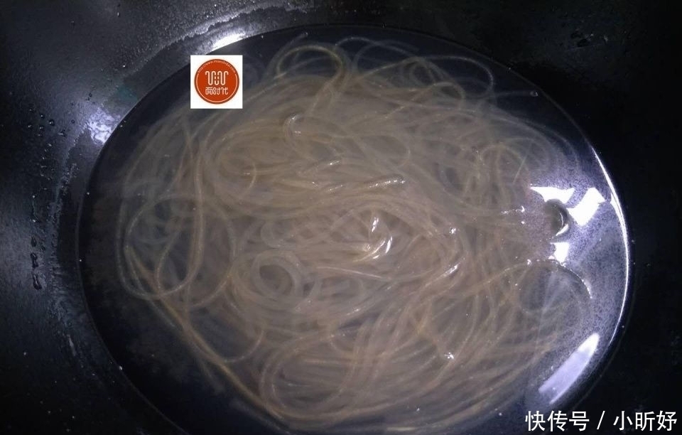  做韭菜盒子，教你一招，外酥内鲜，好吃不腻，简单又美味