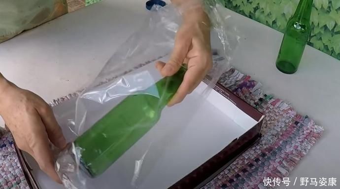 旧啤酒瓶我要留着，砸碎了和水泥，做个水磨石花盆比陶瓷的好看