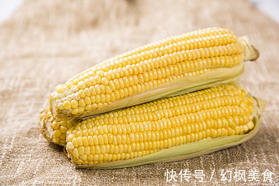 香甜|煮玉米时,别直接下锅!多加“2样”,玉米又香又甜,比买的好吃