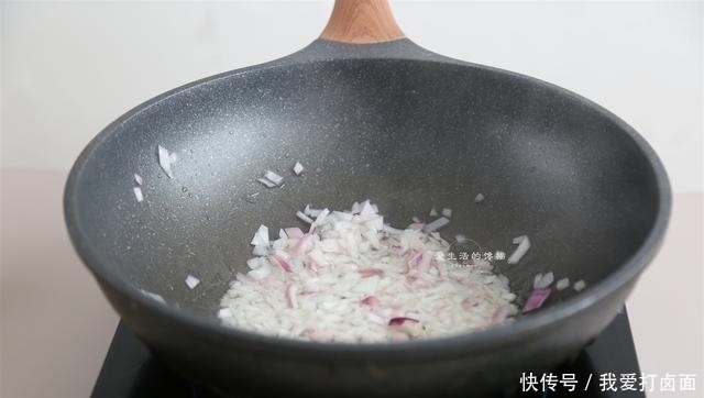 做包子不要只会加酵母,多加一样,包子白又胖,冷了也不发硬